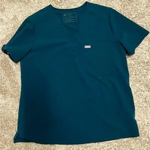 Figs scrub set, discontinued color, excellent condition